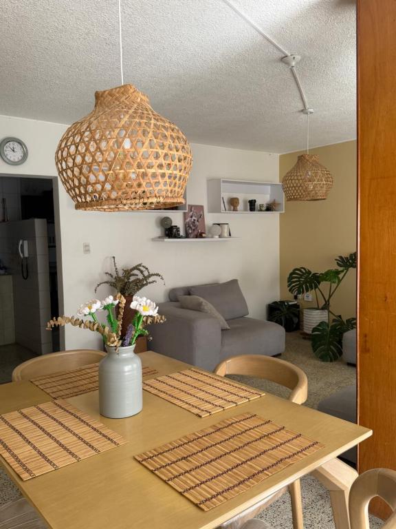 Amplia habitación con balcón y baño privado