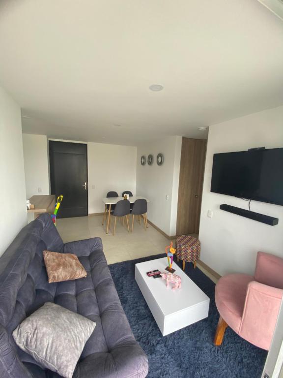 Amplio y acogedor apartamento cerca al Cable Plaza