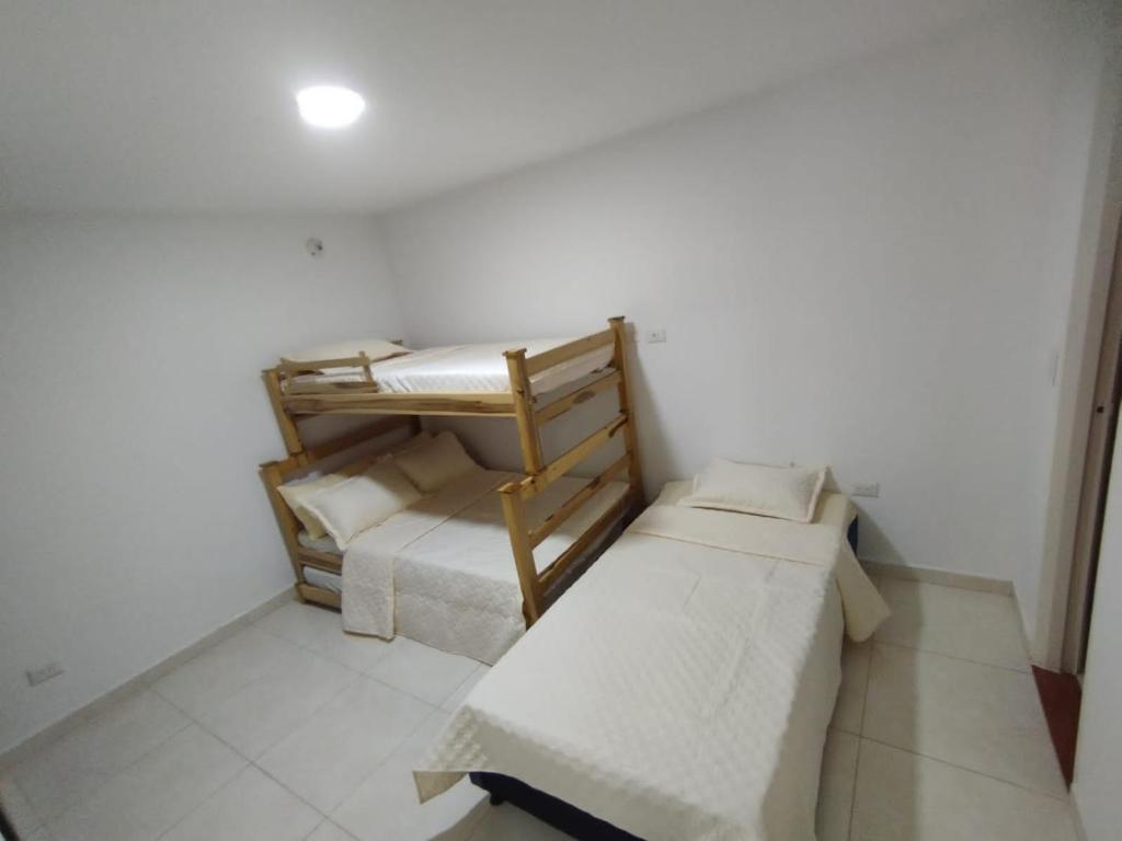 Apartamento amoblado y piscina fuera del alojamiento