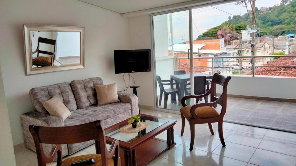 Los Juanes apto con terraza