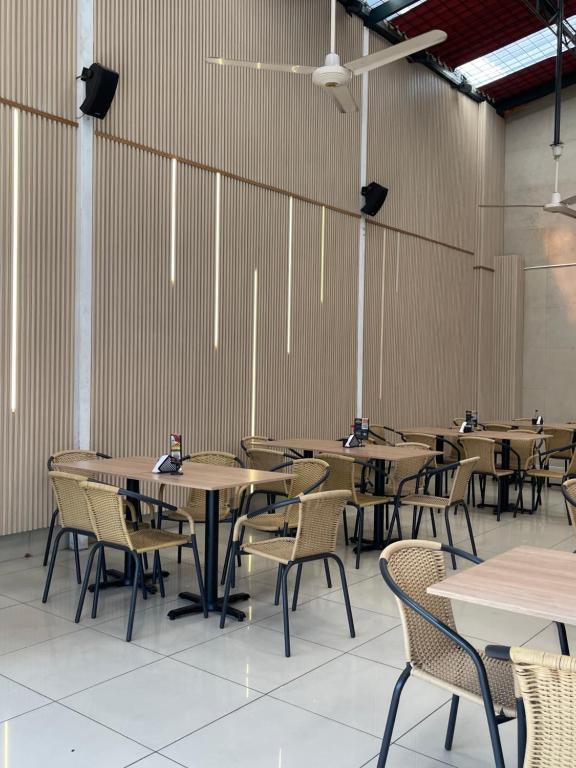 Apartamento para máx 5 personas, habitación privada con cama doble , habitación abierta con camarote y sofá cama, comodo, bonito, central, bien ubicado, en el centro de palmira