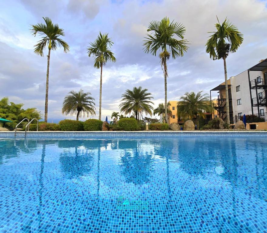 Apartamentos PRIVADOS 2- 3 HABITACIONES, Piscinas, Jacuzzy y Sauna a 5m del Aeropuerto - 20 minutos del Parque del Café y Cerca de Armenia By Molca Travel