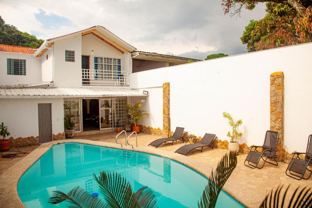 Casa con piscina privada en Cali, cerca a Cosmocentro