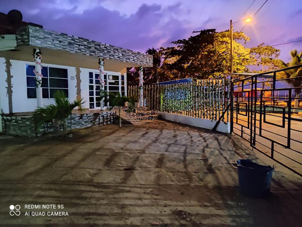 Casa Vacacional ELA en Coveñas, frente al mar