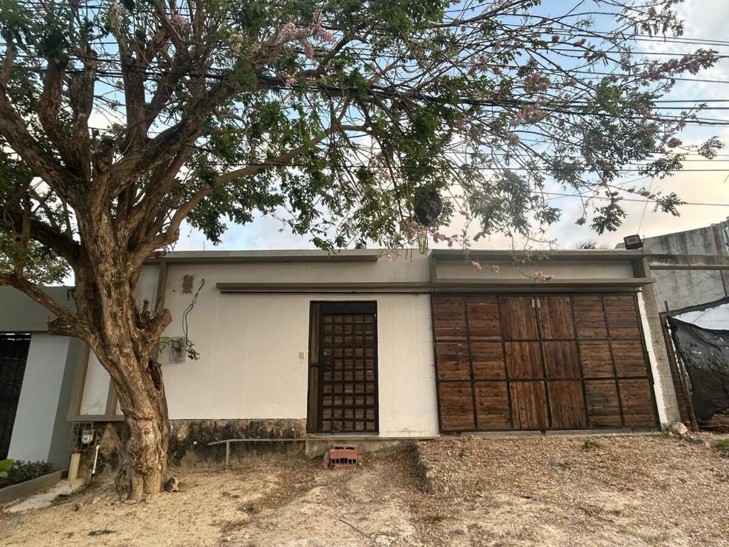 Casa de campo con piscina, aire acondicionado, estacionamiento privado con BBQ