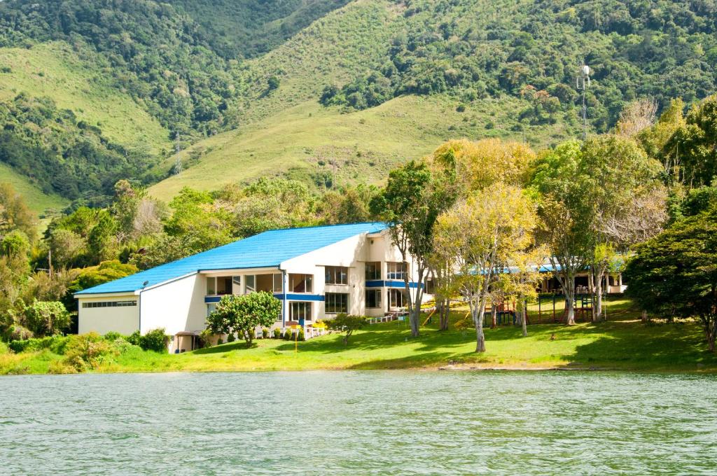 Hotel y Cabañas - Centro Vacacional Comfandi Lago Calima