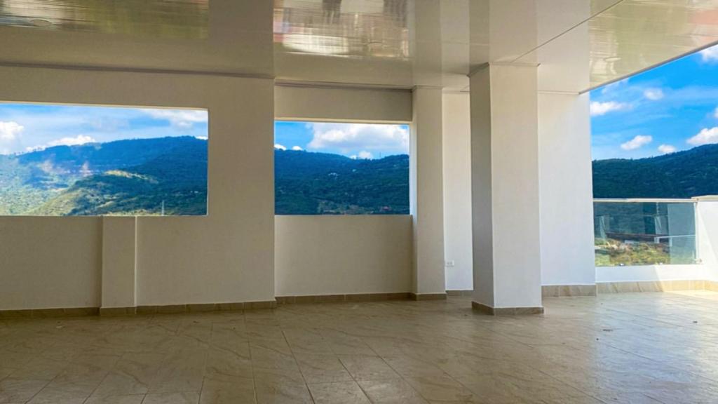 Fin de semana en increíble apartamento - 2 cuartos, sofacama, piscina y parking gratis