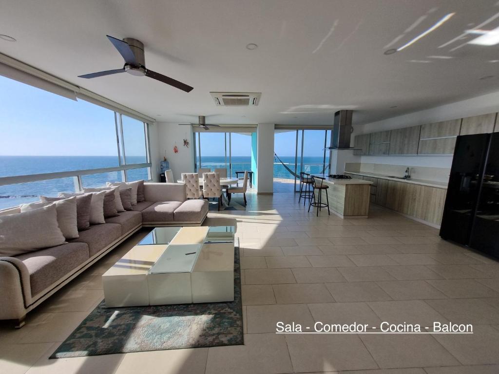 Espectacular apto frente al mar