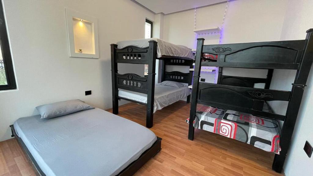 Habitacion con piscina-jacuzzi-lavadora disponible