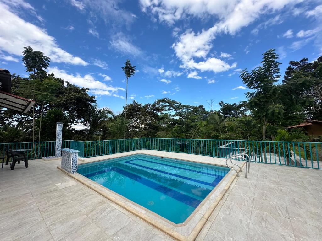 Hermosa Finca Vacacional con Piscina y Lago