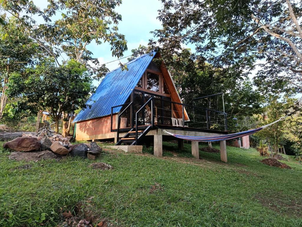 La cabaña de puente palo