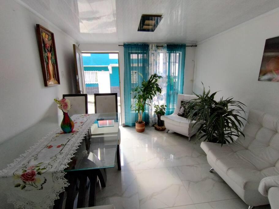 RentalsOP Q01 Linda casa en el corazón de Armenia a min de los parques