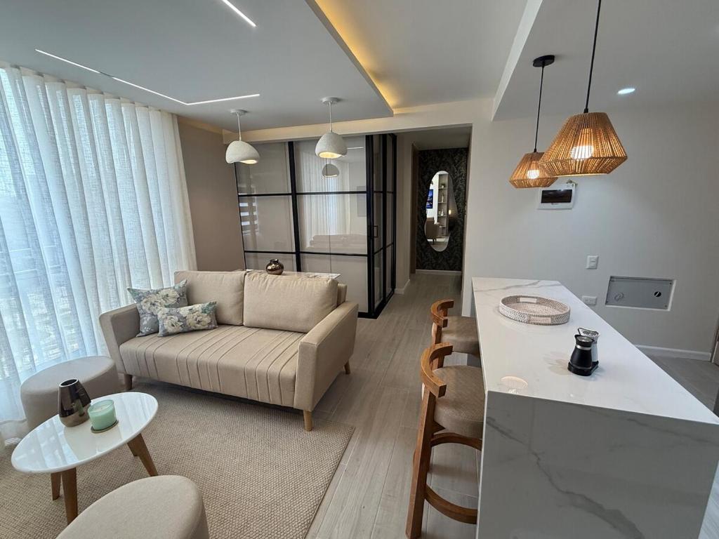 Open Floor Chic Interior Design Pool Full Kitchen