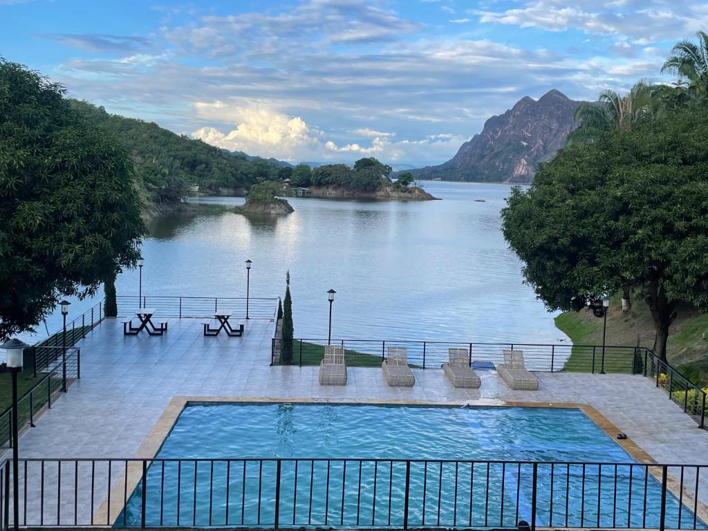Santa Elena Lake House