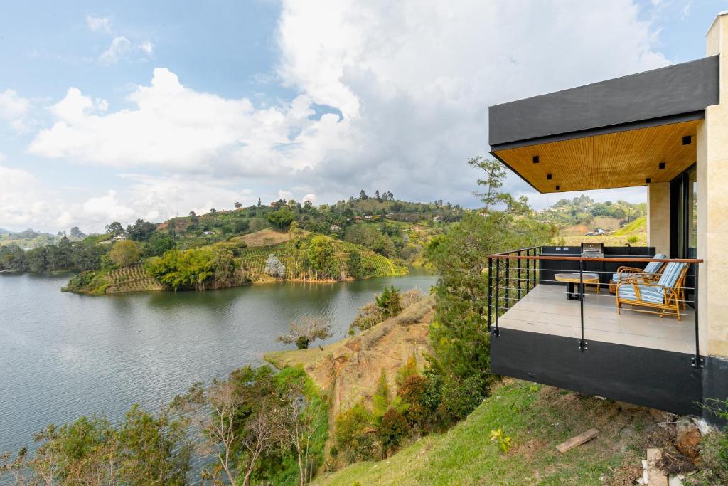 Espectacular Villa al frente de la represa de Guatapé con jacuzzi y BBQ